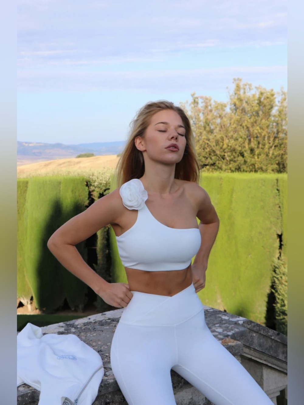 Wiskii Active One Shoulder Floral Bra Ivory Size small